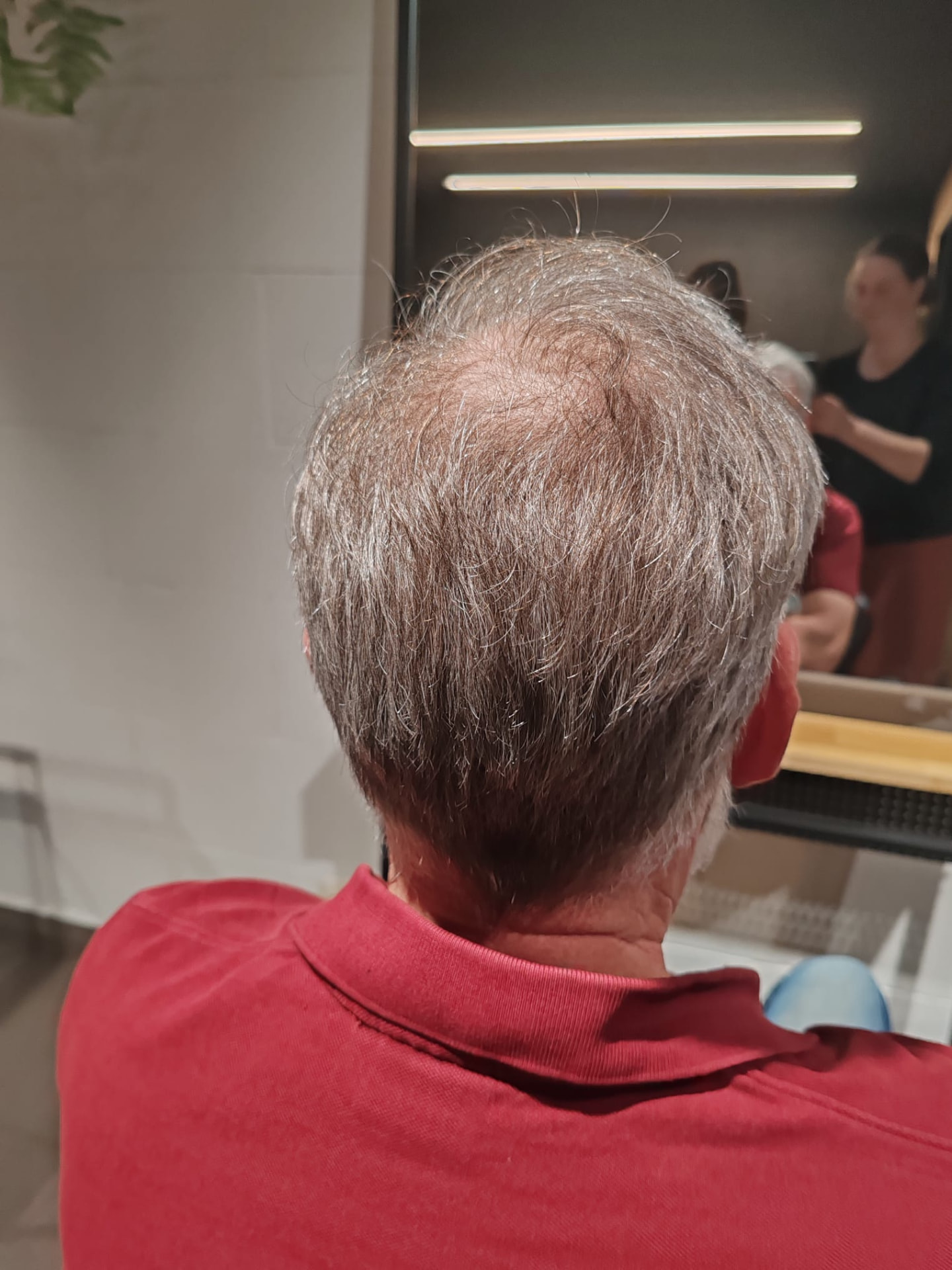 Herenknipbeurt — kort geknipt haar, achterzijde